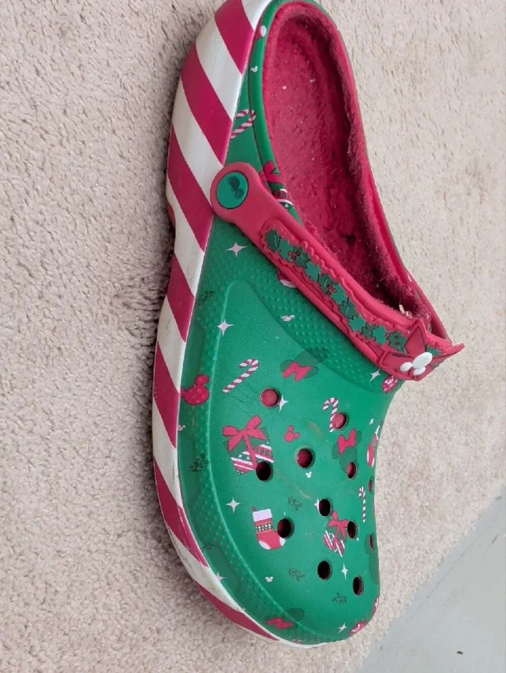 CROCS festive green